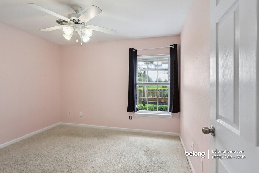 Building Photo - 404 Birdstone Dr