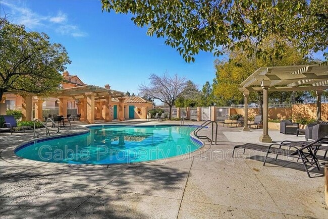 Building Photo - 18716 Vista Del Canon