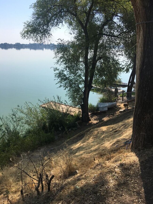 Building Photo - Cozy Lakefront Home w/Private Dock