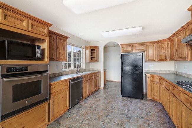 Building Photo - 2 Bed 2 Bath w/Large Office - Penn Cove Views - NAS Whidbey