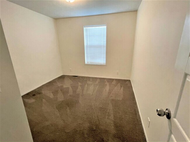 Building Photo - 248 Canary Dr