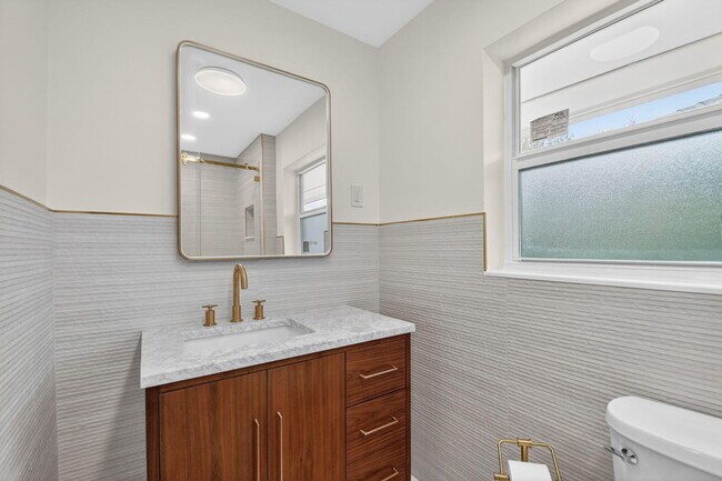 Building Photo - 1221 Singer Dr