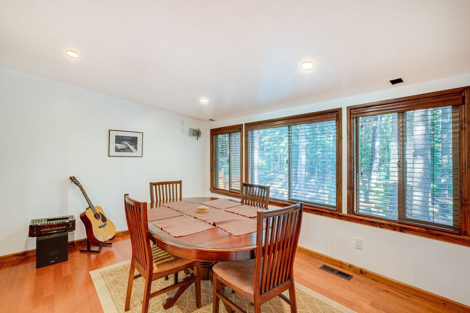 Building Photo - 932 Kiowa Dr