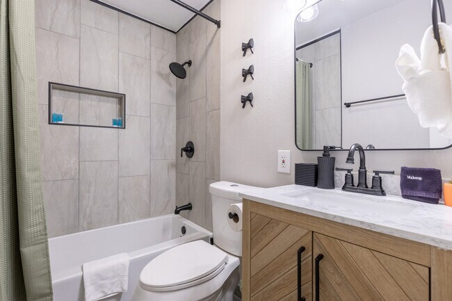 Building Photo - 6302 Manor Rd