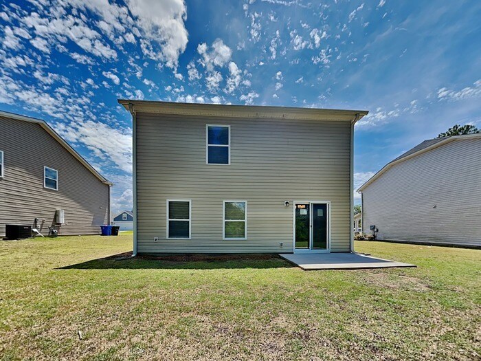 Building Photo - 105 Bent Holly Dr
