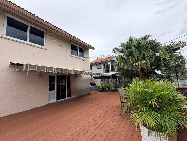 Building Photo - 2865 Begonia Way