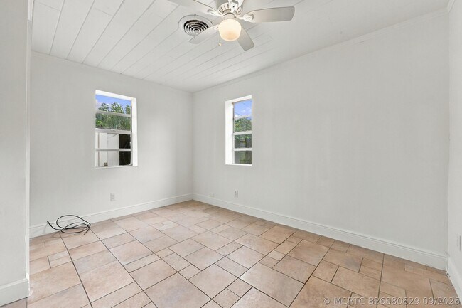 Building Photo - 120 Pleasant Pl