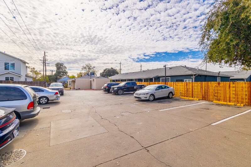 Building Photo - 1517 Nogales St