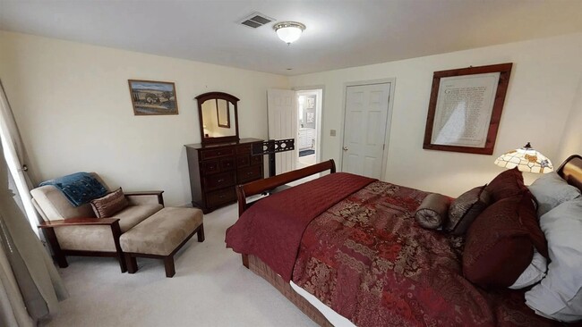 Building Photo - 244 Kennedy Hill Rd