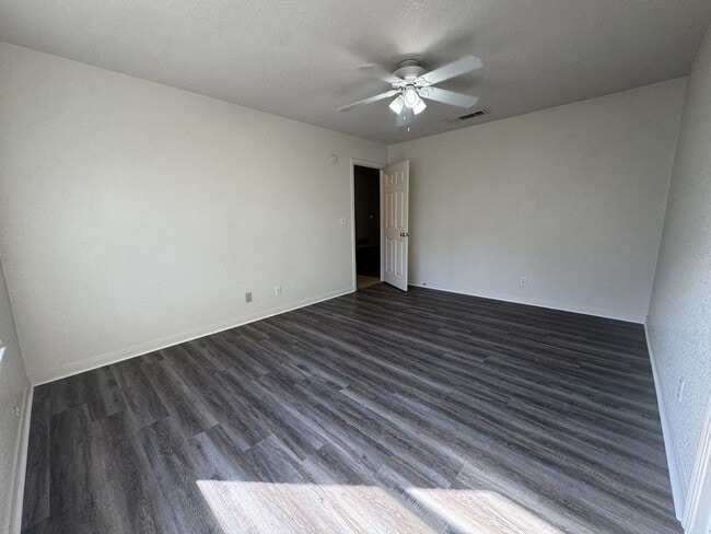 Building Photo - 305 Grizzly Trail