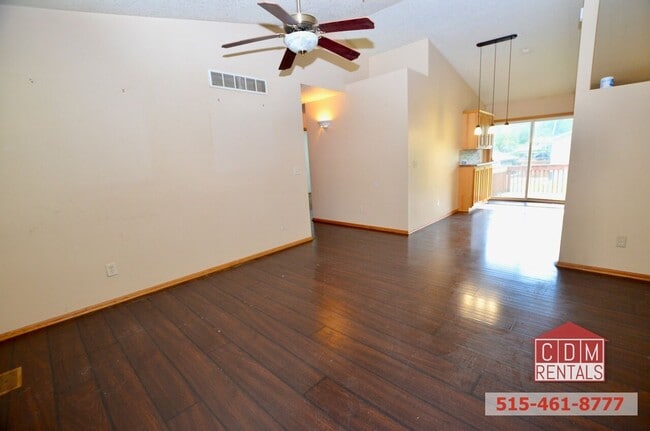 Building Photo - Wonderful DSM Ranch Home