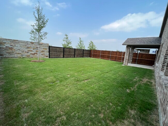 Building Photo - 1020 Huckleberry St