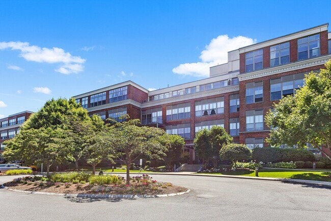 Building Photo - 156 Porter St