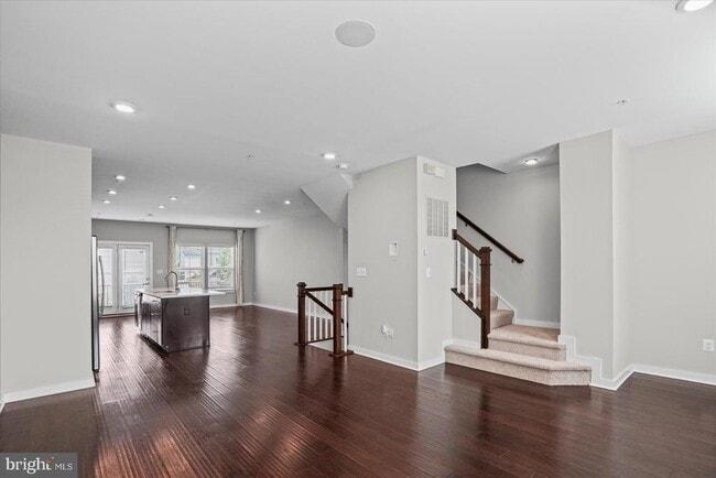 Building Photo - 6302 Greenleigh Ave