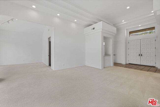 Building Photo - 3516 Malibu Country Dr