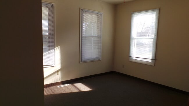 Building Photo - 158 S Cottage St