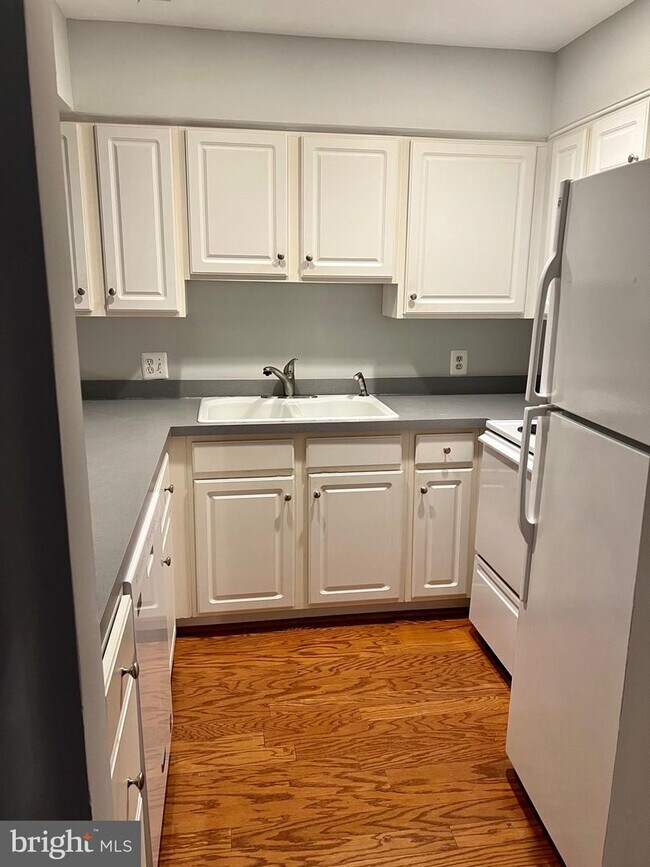 Building Photo - 5705 Chapman Mill Dr