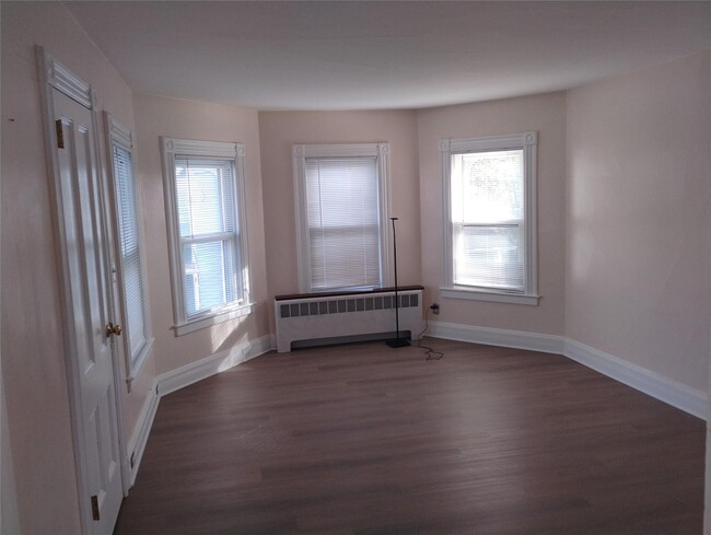 Building Photo - 68 Jennings Ave