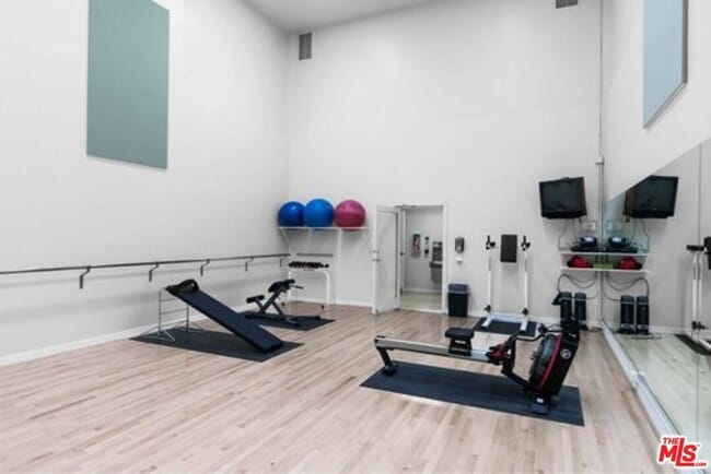 Building Photo - 10221 Briarwood Dr