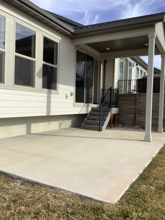 Building Photo - Beautiful Home Nestled In The Hills Of Elk...