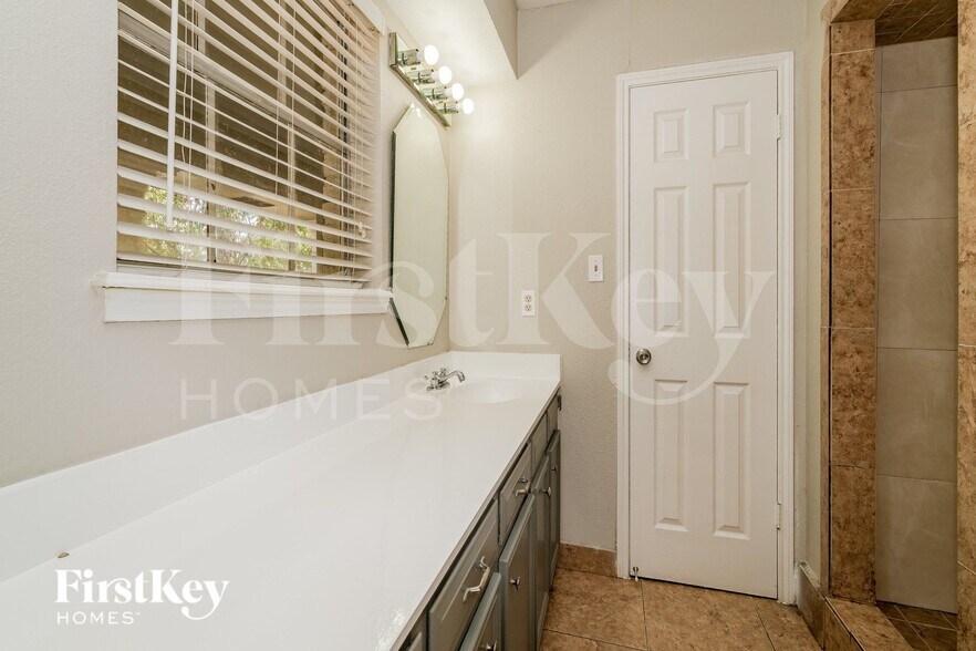 Building Photo - 17327 Rolling Creek Dr