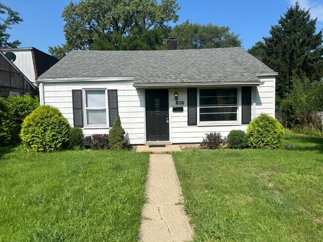 Building Photo - 1807 N Underhill St