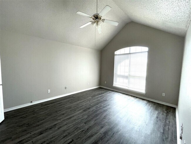 Building Photo - 8918 Quail Ridge Dr