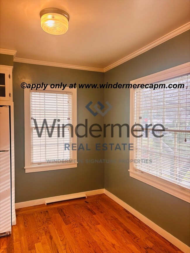 Building Photo - Charming South Land Park Home with Detached Bonus Room — 3 Bed, 1.5 Bath