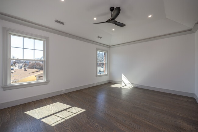 Building Photo - 7 Victoria Ln