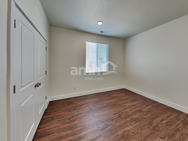 Building Photo - 941 N Rivermist Pl