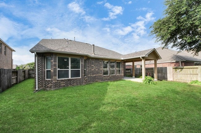 Building Photo - 28523 Pleasant Forest Dr
