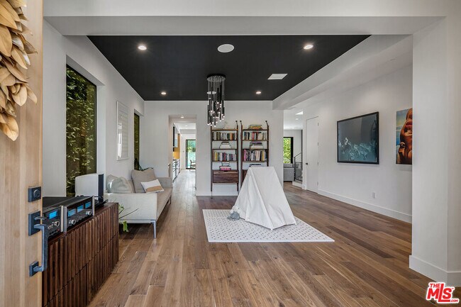 Building Photo - 1037 Palms Blvd