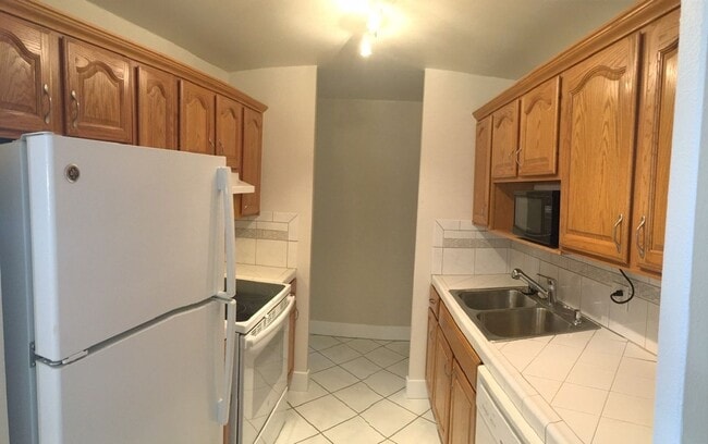 Building Photo - One Bedroom Condominium