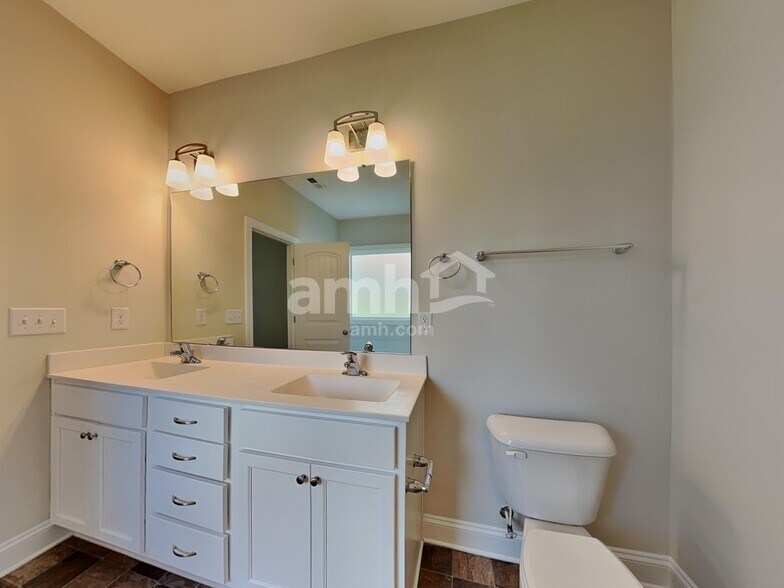 Building Photo - 104 White Ash Ln