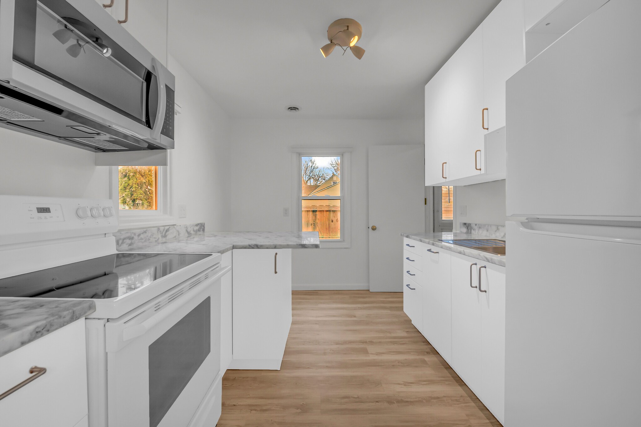 Building Photo - 1824 Wordsworth St