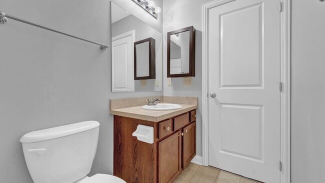 Building Photo - 6294 New Albany Rd W