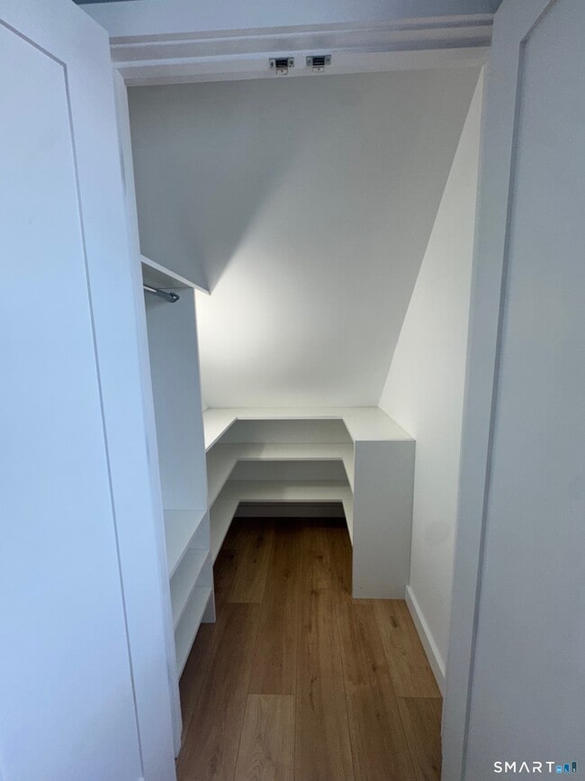 Building Photo - 417 Poplar St