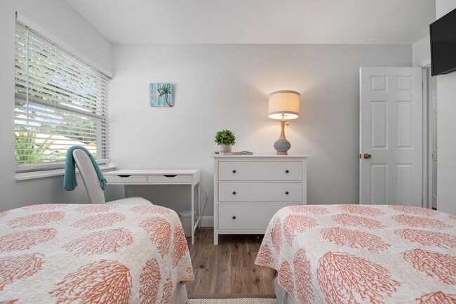 Building Photo - ** THIS UNIT IS AVAILABLE STARTING MAY 1ST 2026!** GORGEOUS 2 BEDROOM, 2BATHROOM, TURNKEY FURNISH...