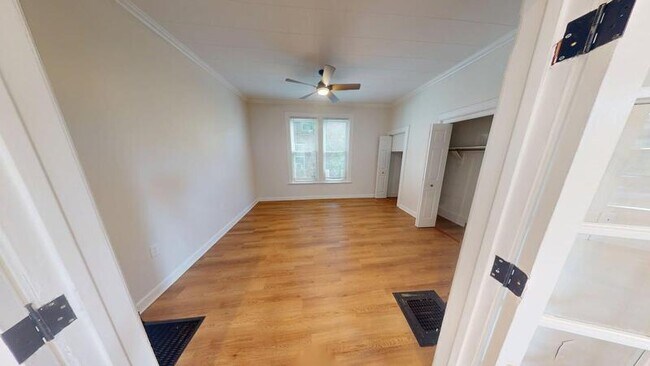 Building Photo - 121 College Pl