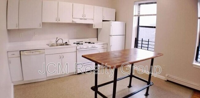 Primary Photo - 34 Hartwell St