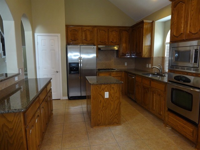 Building Photo - 808 Warwick Ct