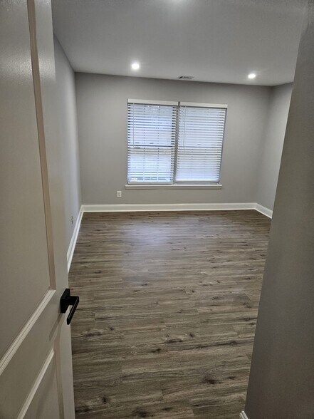 Building Photo - 65 County Rd