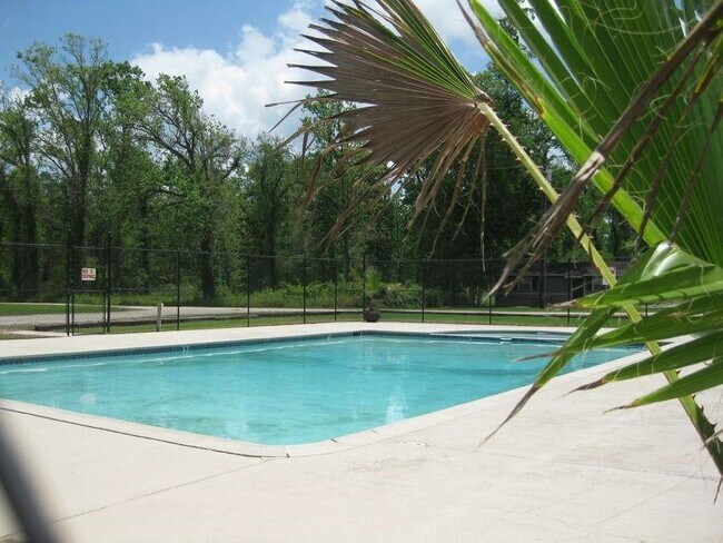 Building Photo - 4 Laurel Ct