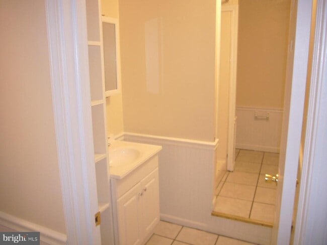 Building Photo - 335 Marshall St