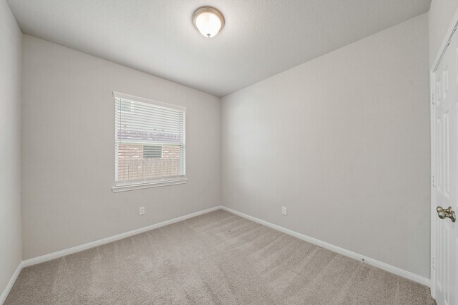Building Photo - 6010 Kolle Dr
