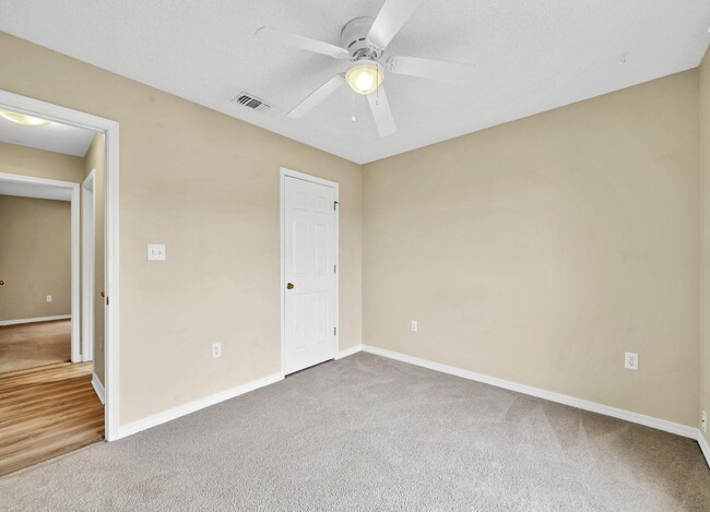 Building Photo - 9750 Parker Lake Cir