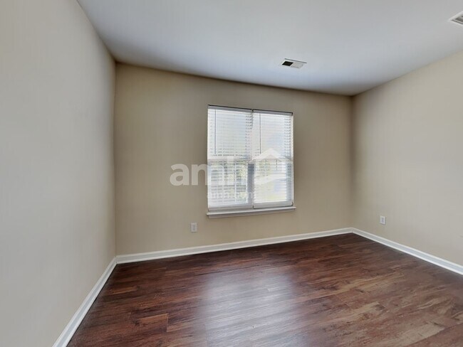 Building Photo - 2713 Glasshouse Rd