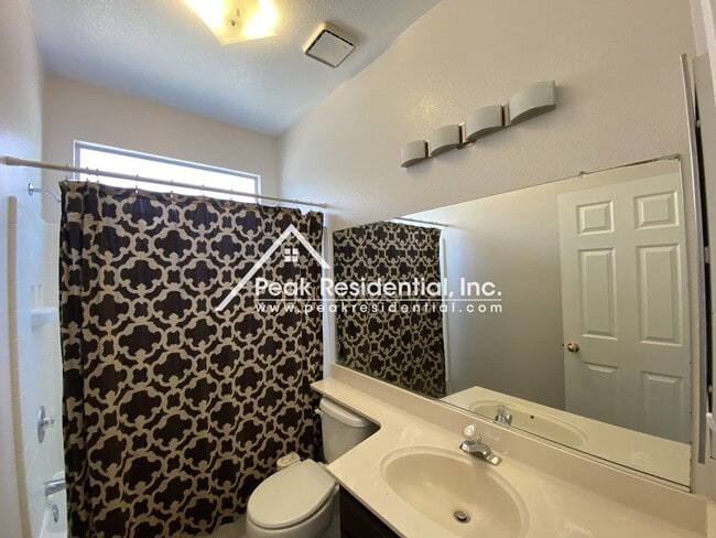 Building Photo - Charming 3 bd/2 ba Elk Grove Home!