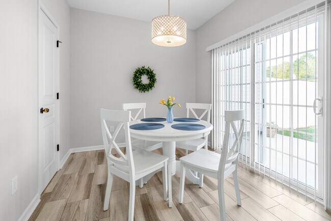 Building Photo - 558 Calen Ln