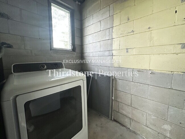 Building Photo - 8105 Santillo Dr